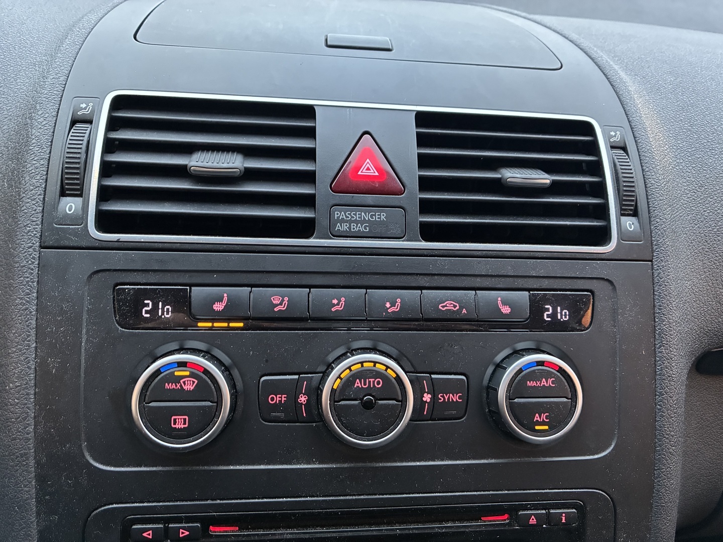 VOLKSWAGEN Touran 2014