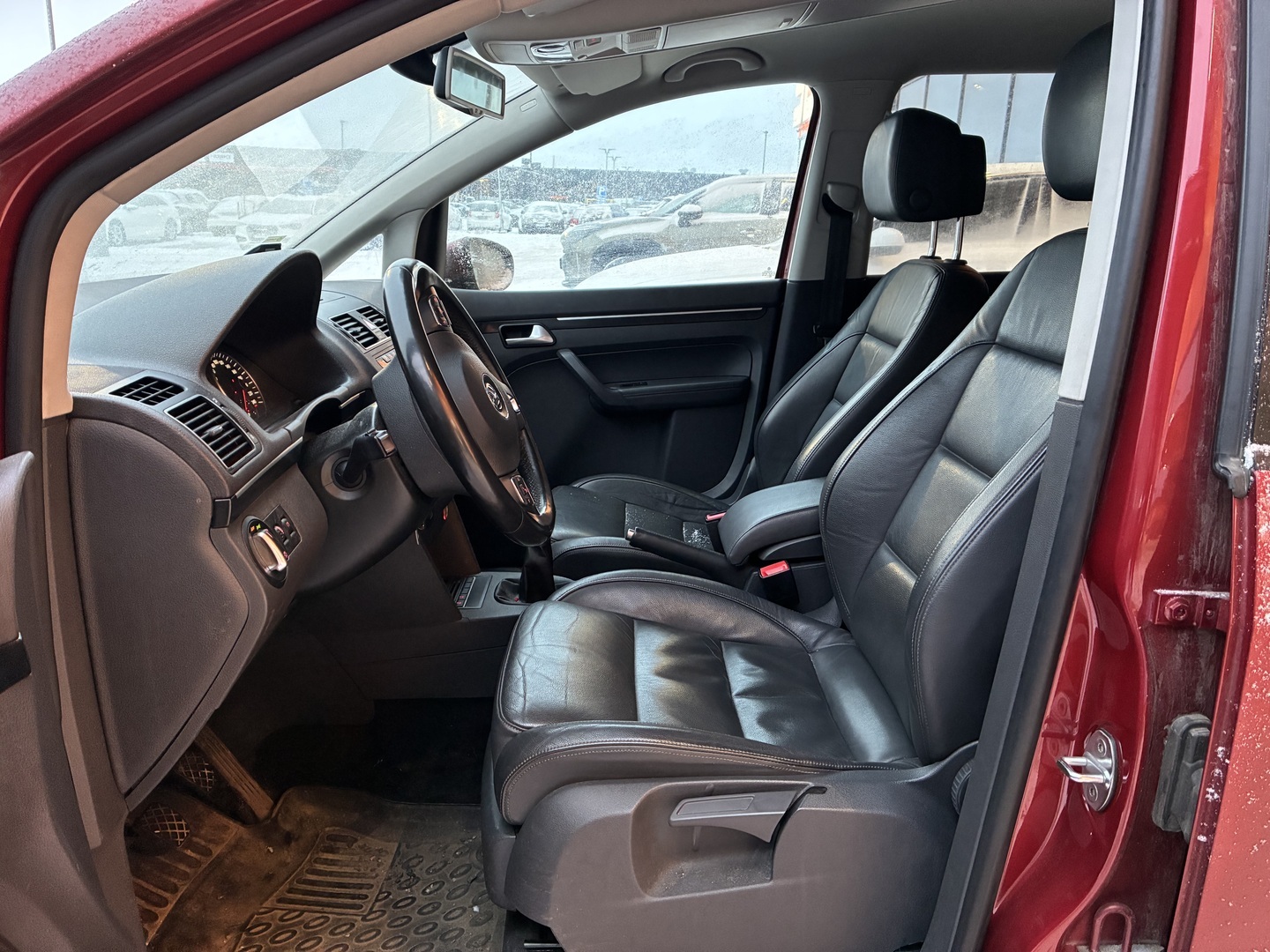 VOLKSWAGEN Touran 2014