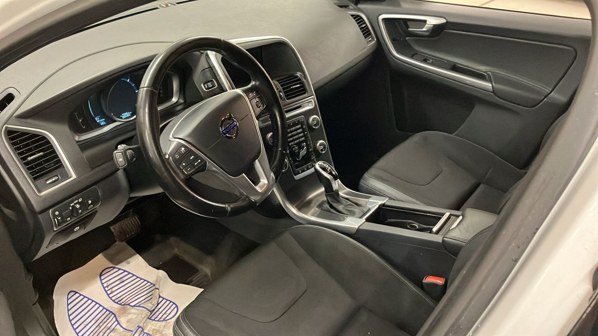 VOLVO XC60 2015