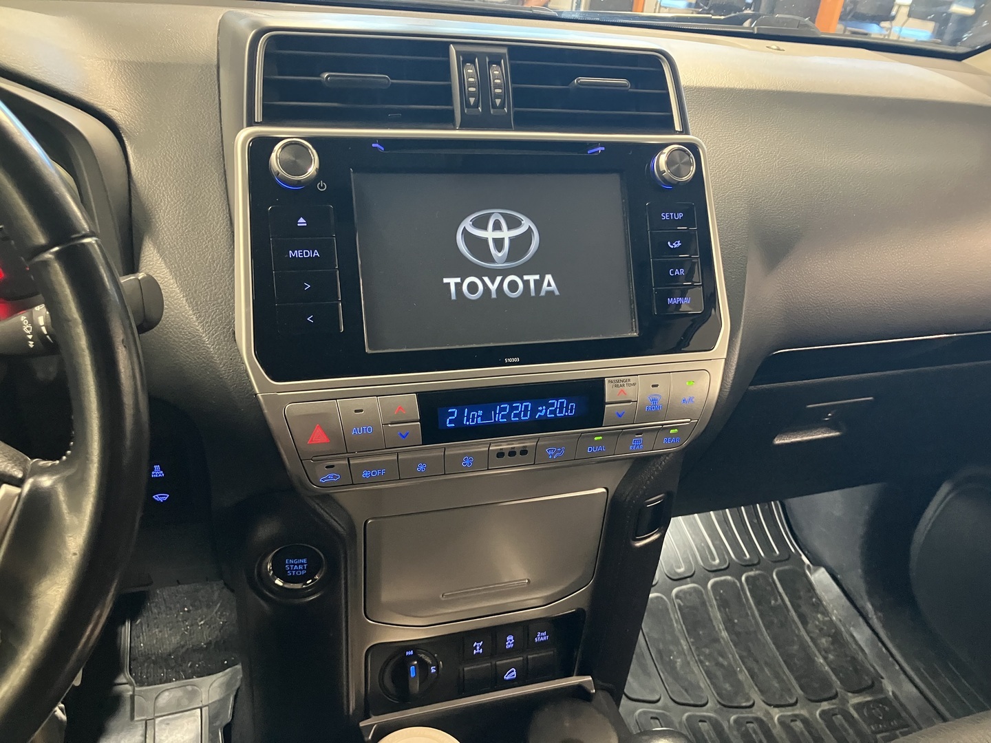 TOYOTA Land Cruiser 2018