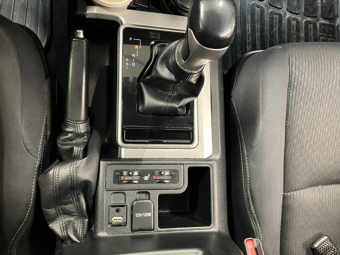 TOYOTA Land Cruiser 2018