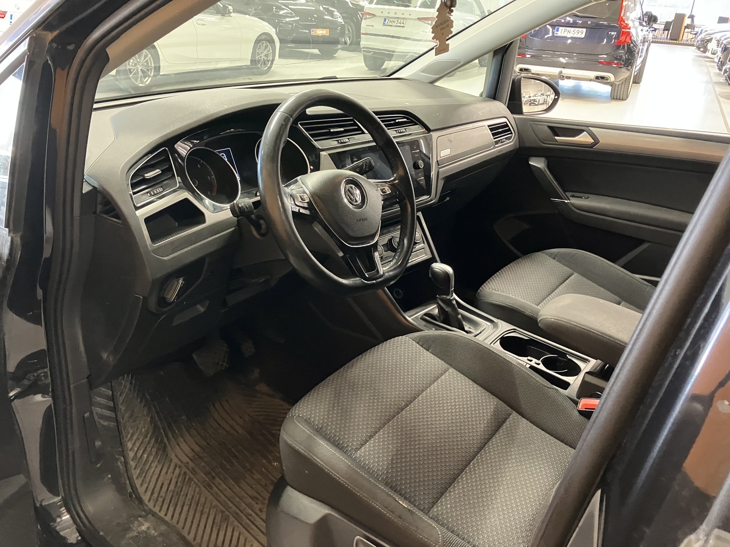 VOLKSWAGEN Touran 2019