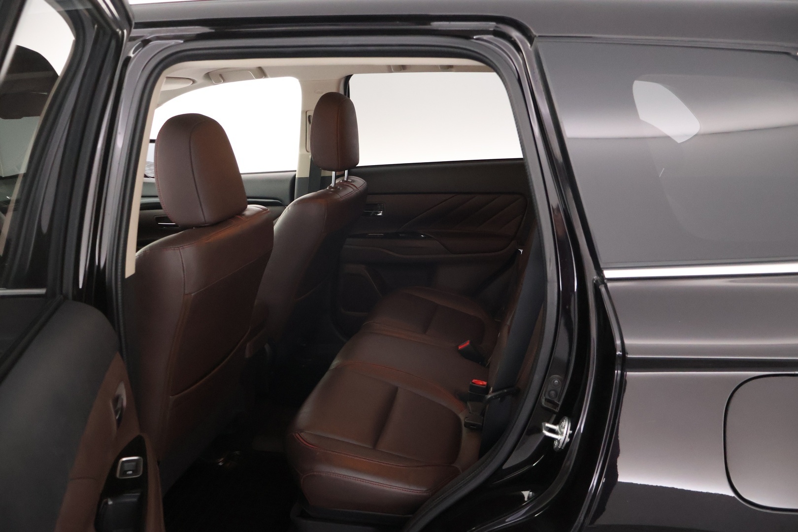 MITSUBISHI Outlander PHEV 2016