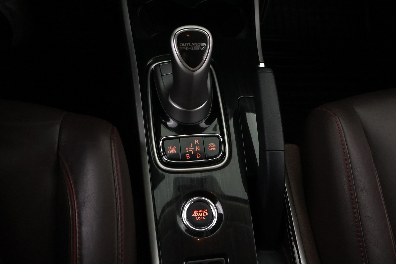 MITSUBISHI Outlander PHEV 2016