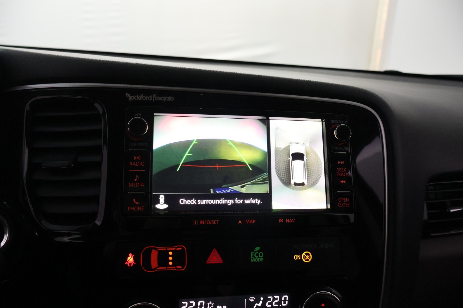 MITSUBISHI Outlander PHEV 2016