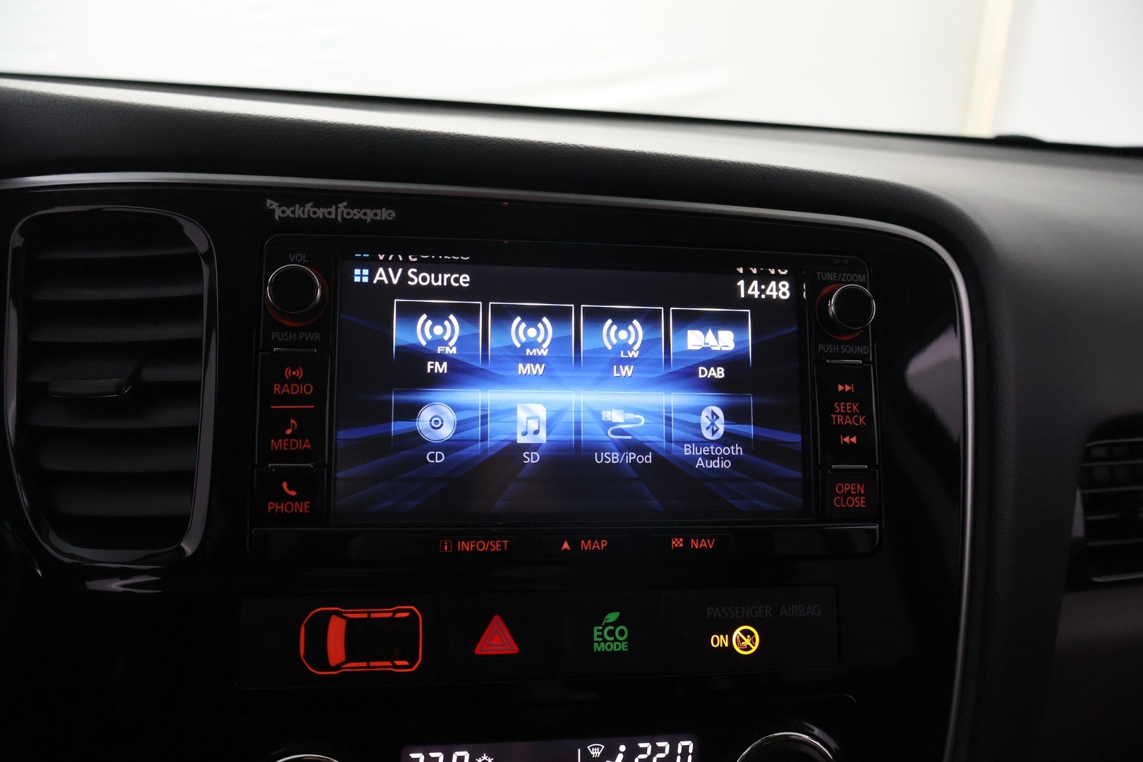 MITSUBISHI Outlander PHEV 2016