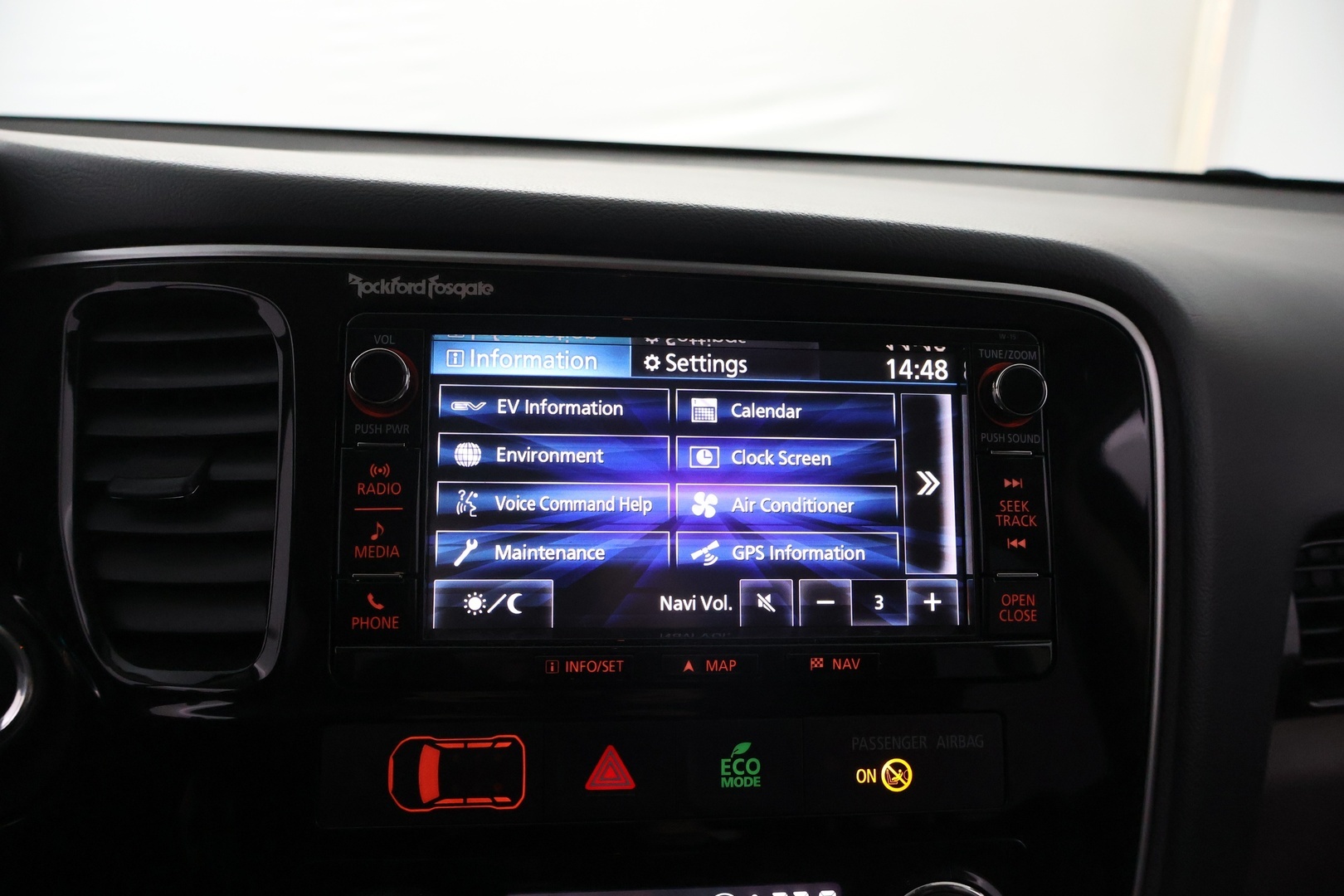 MITSUBISHI Outlander PHEV 2016