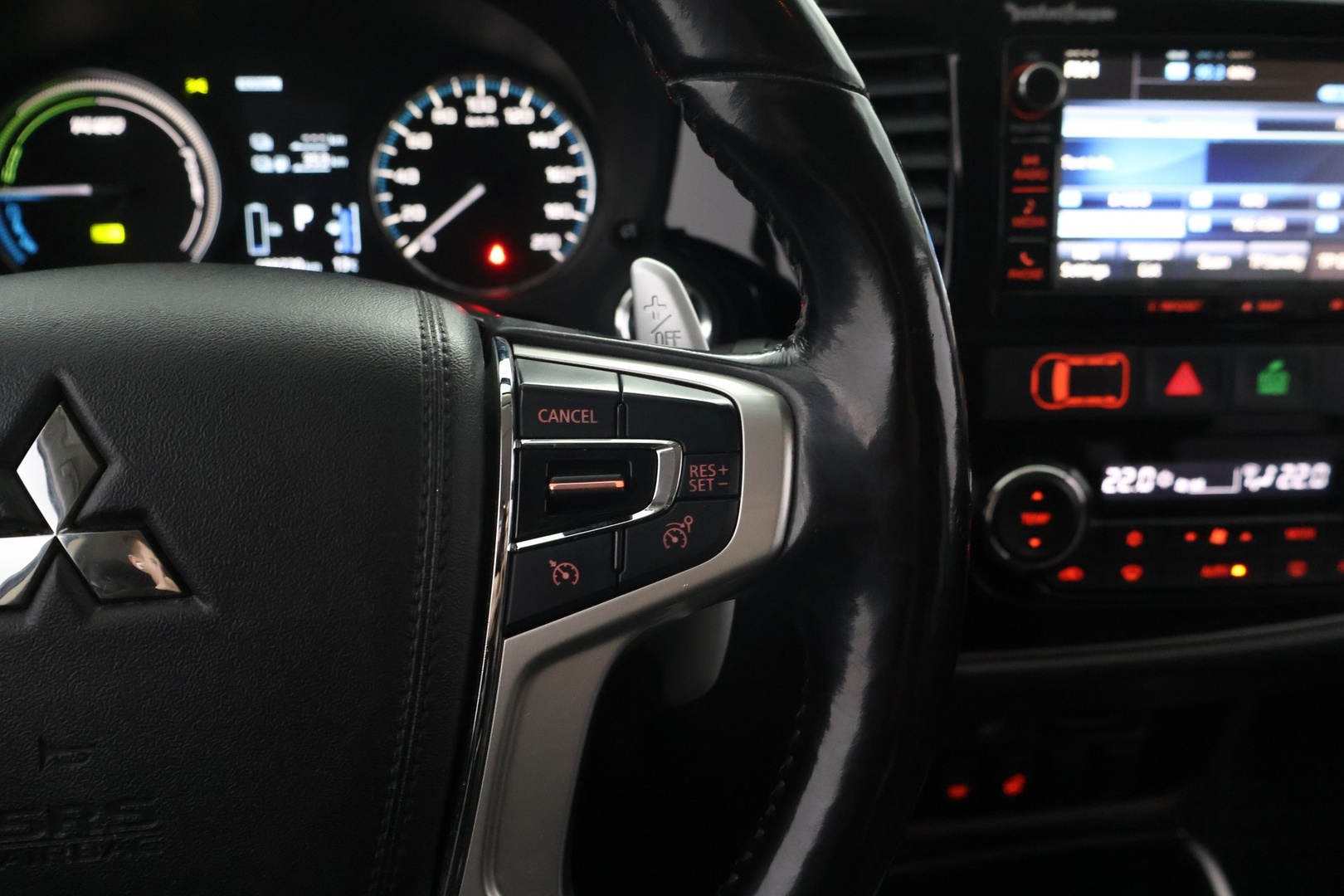 MITSUBISHI Outlander PHEV 2016