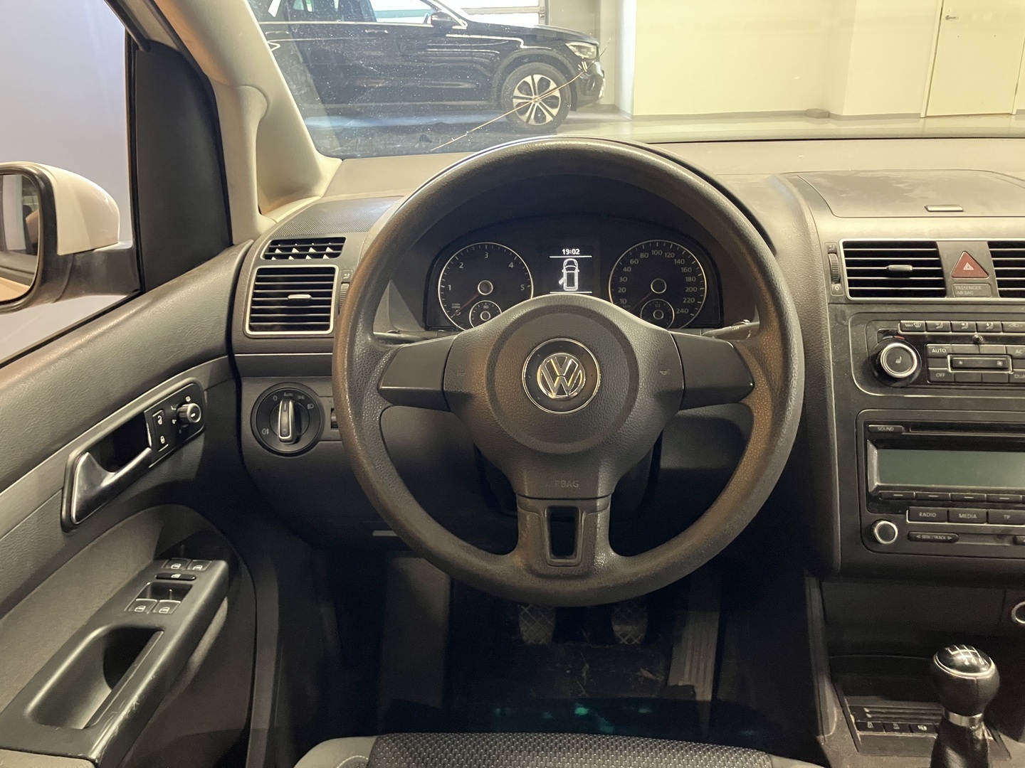 VOLKSWAGEN Touran 2011