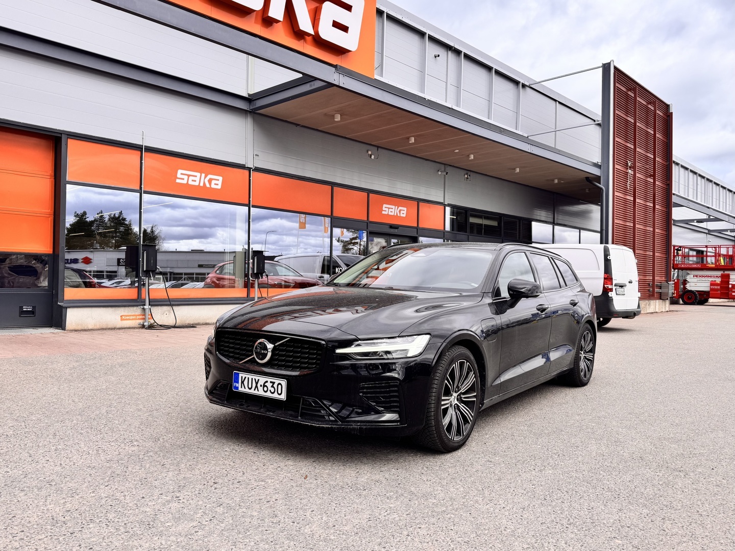 VOLVO V60 2023