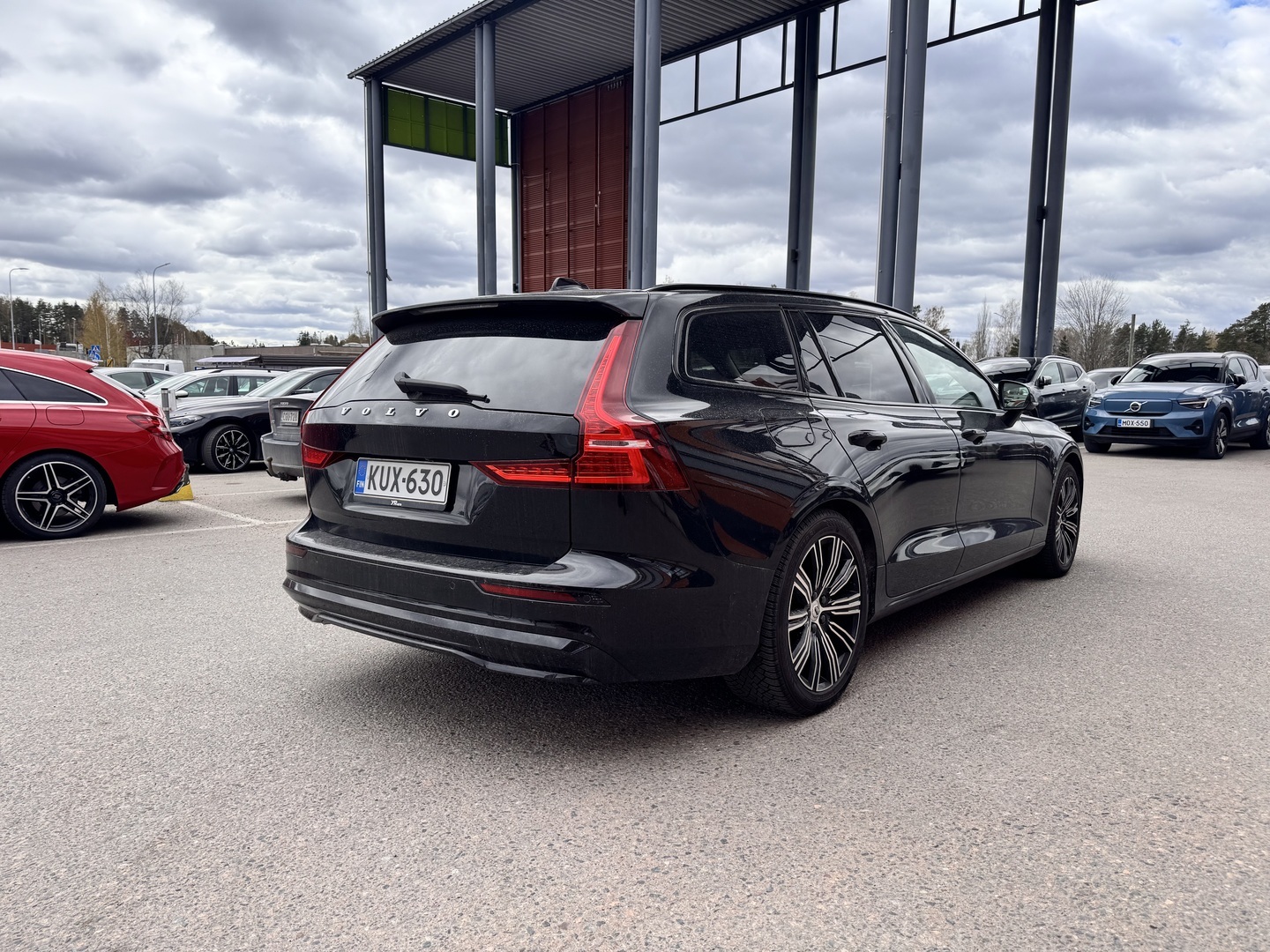 VOLVO V60 2023