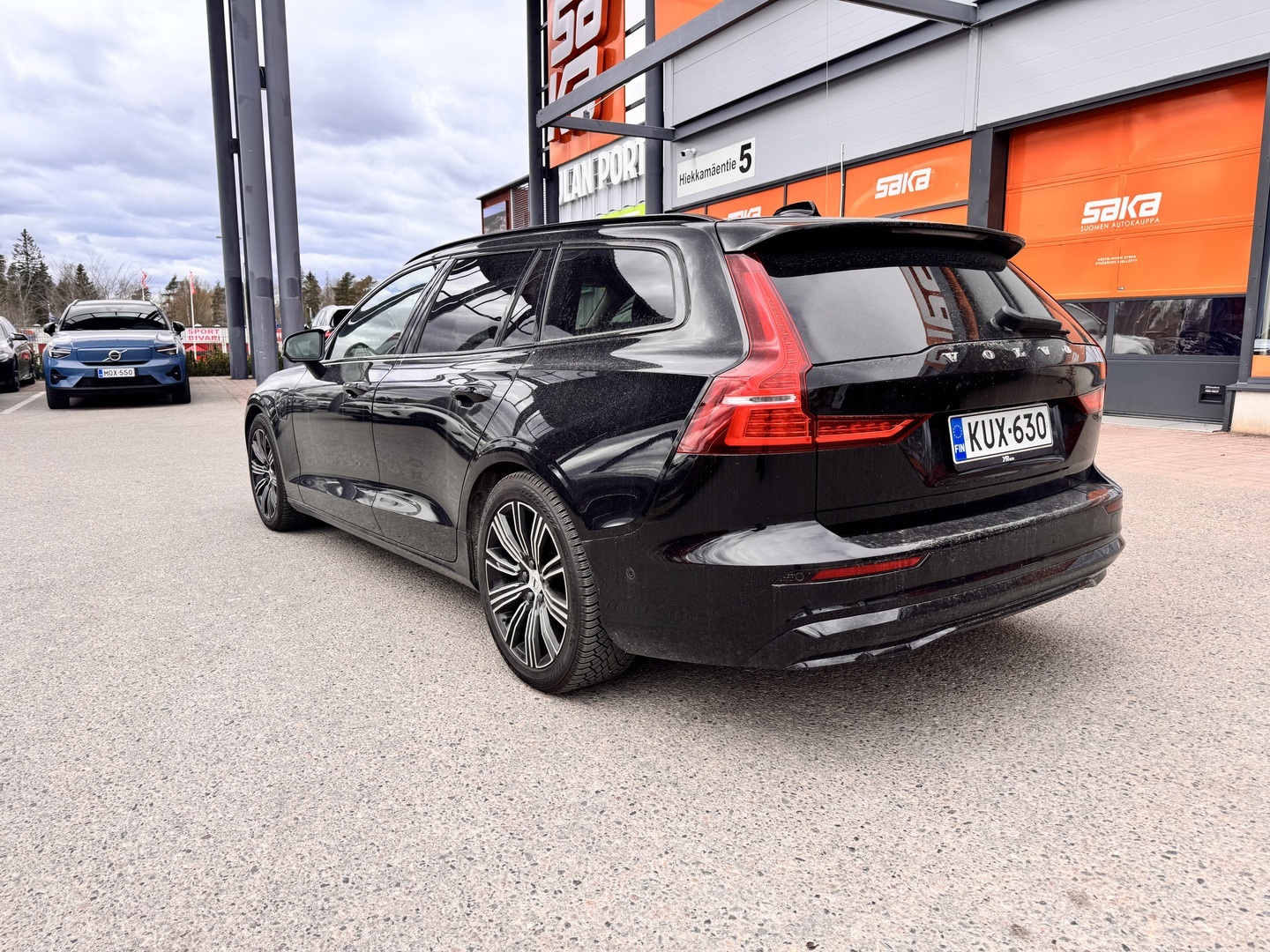VOLVO V60 2023