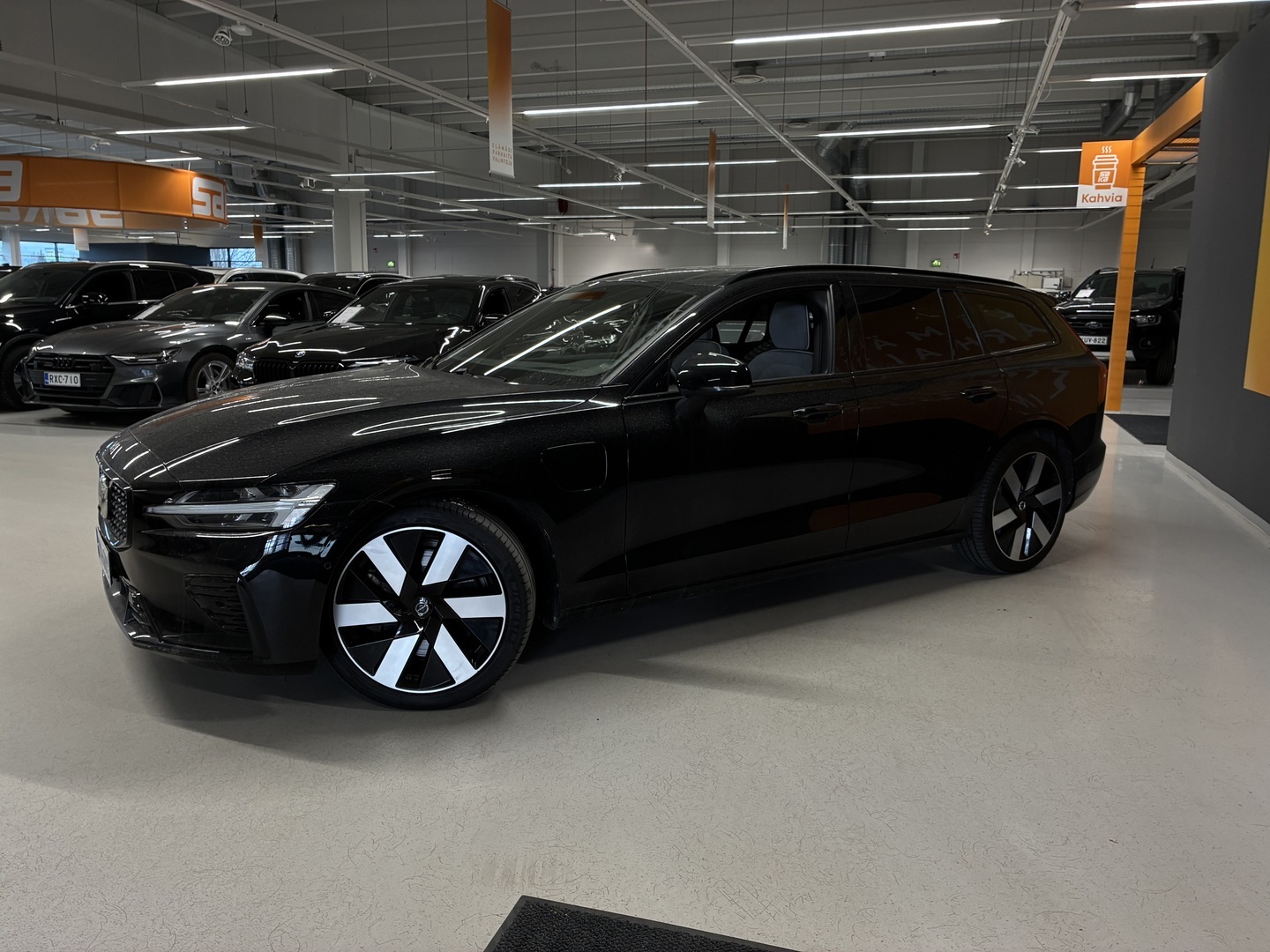 VOLVO V60 2023