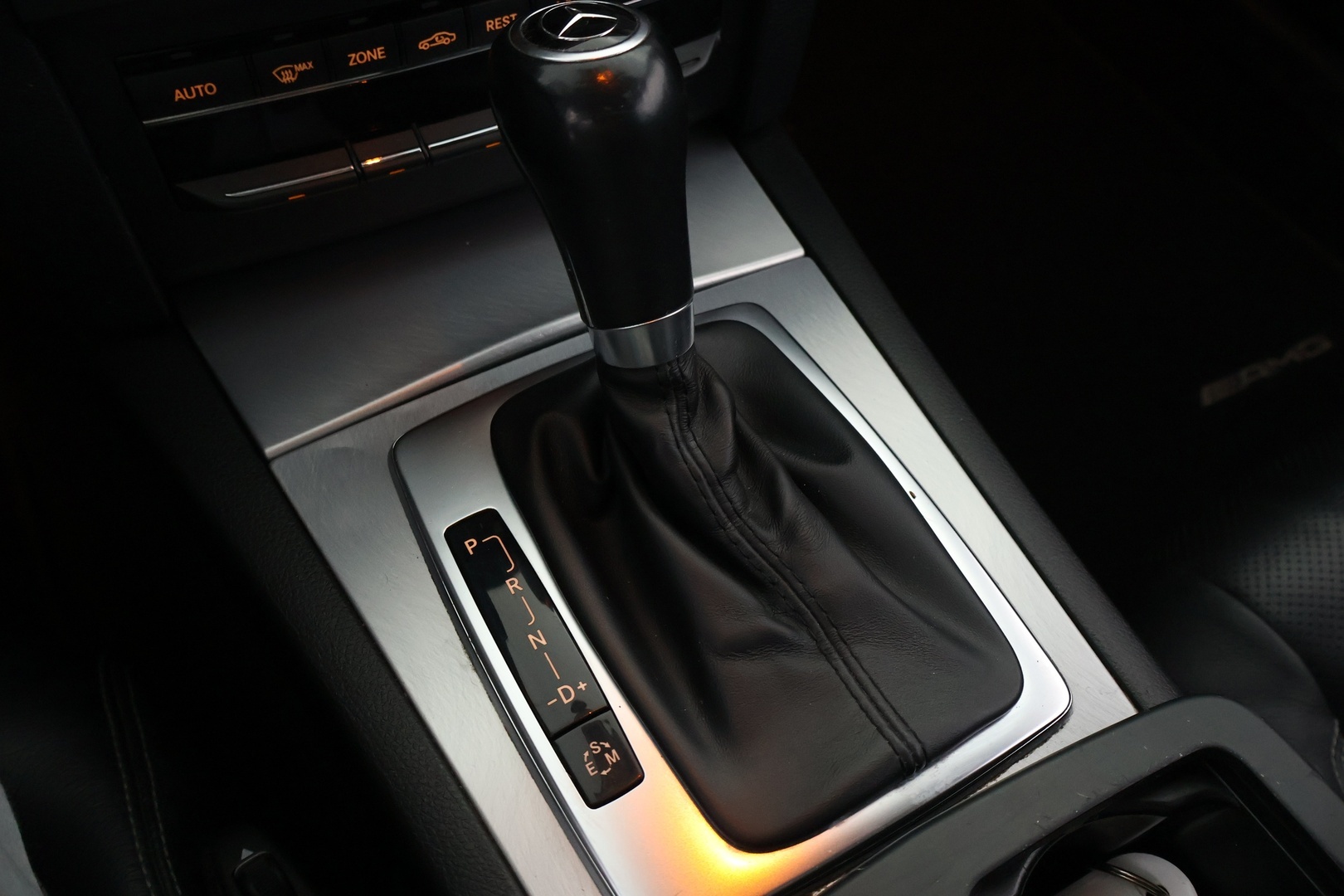 MERCEDES-BENZ E 2012