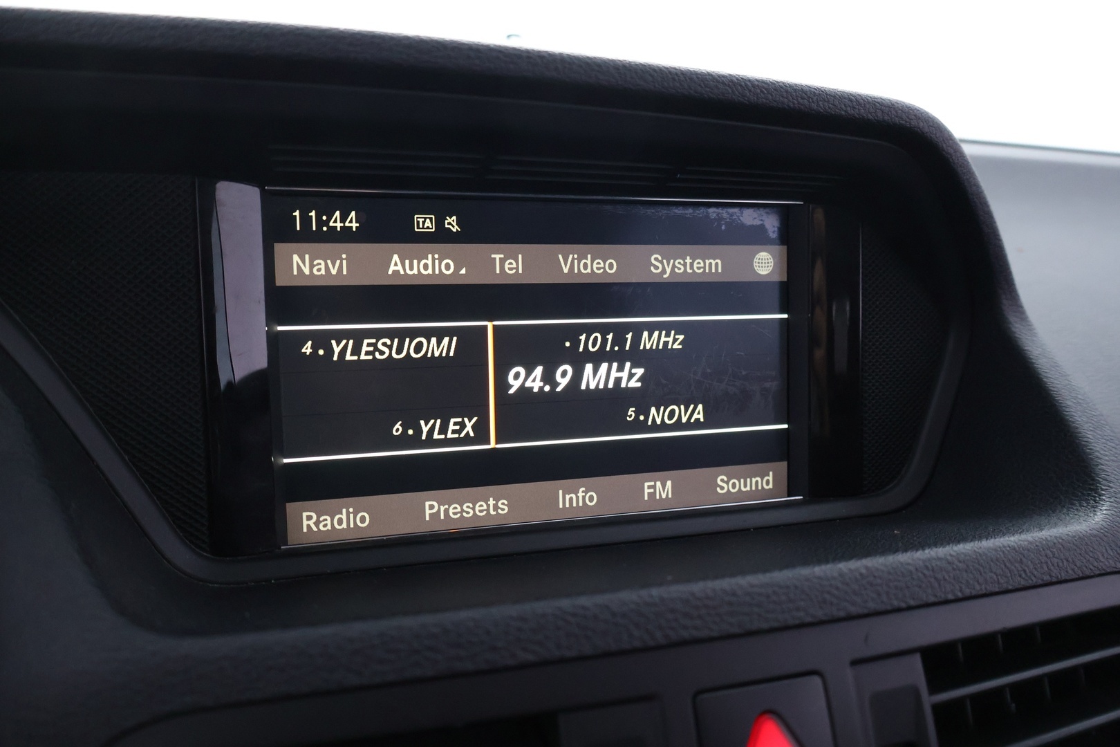 MERCEDES-BENZ E 2012