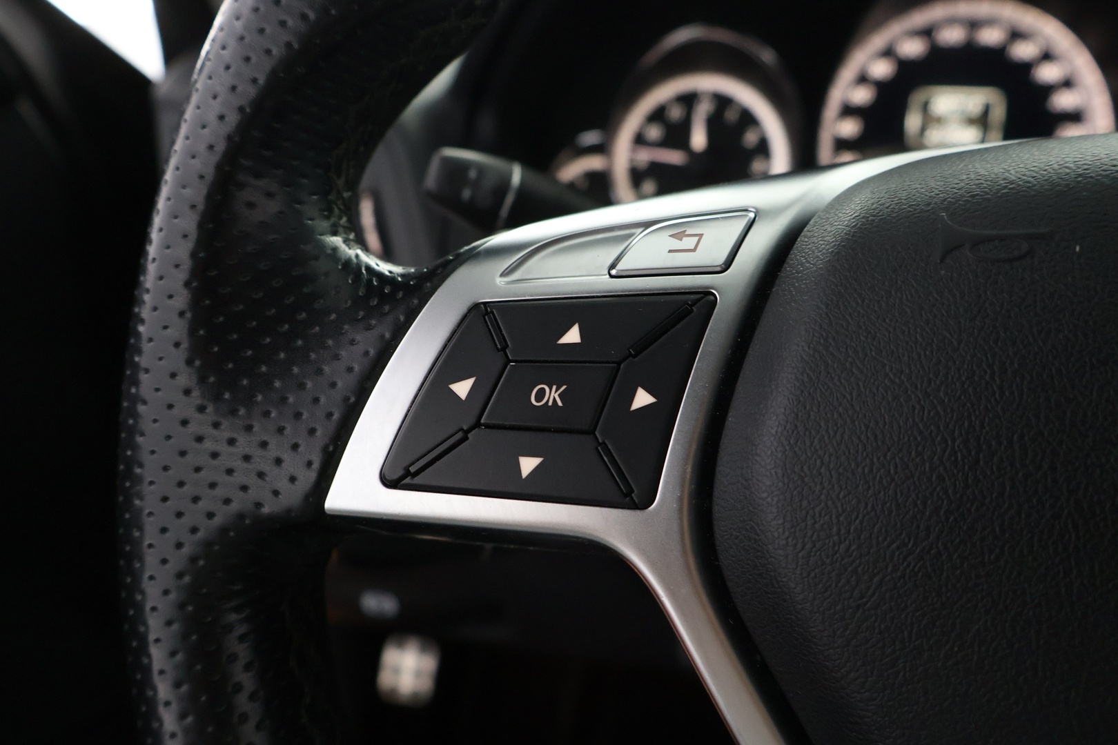 MERCEDES-BENZ E 2012