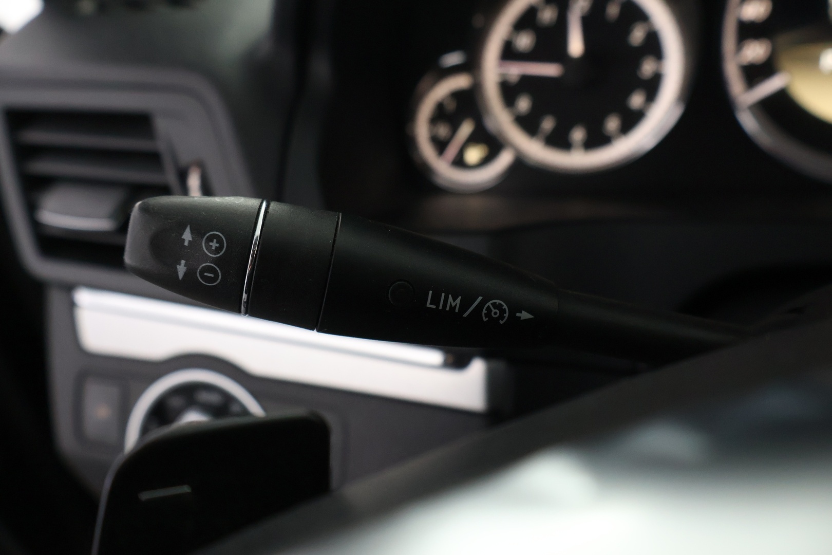 MERCEDES-BENZ E 2012