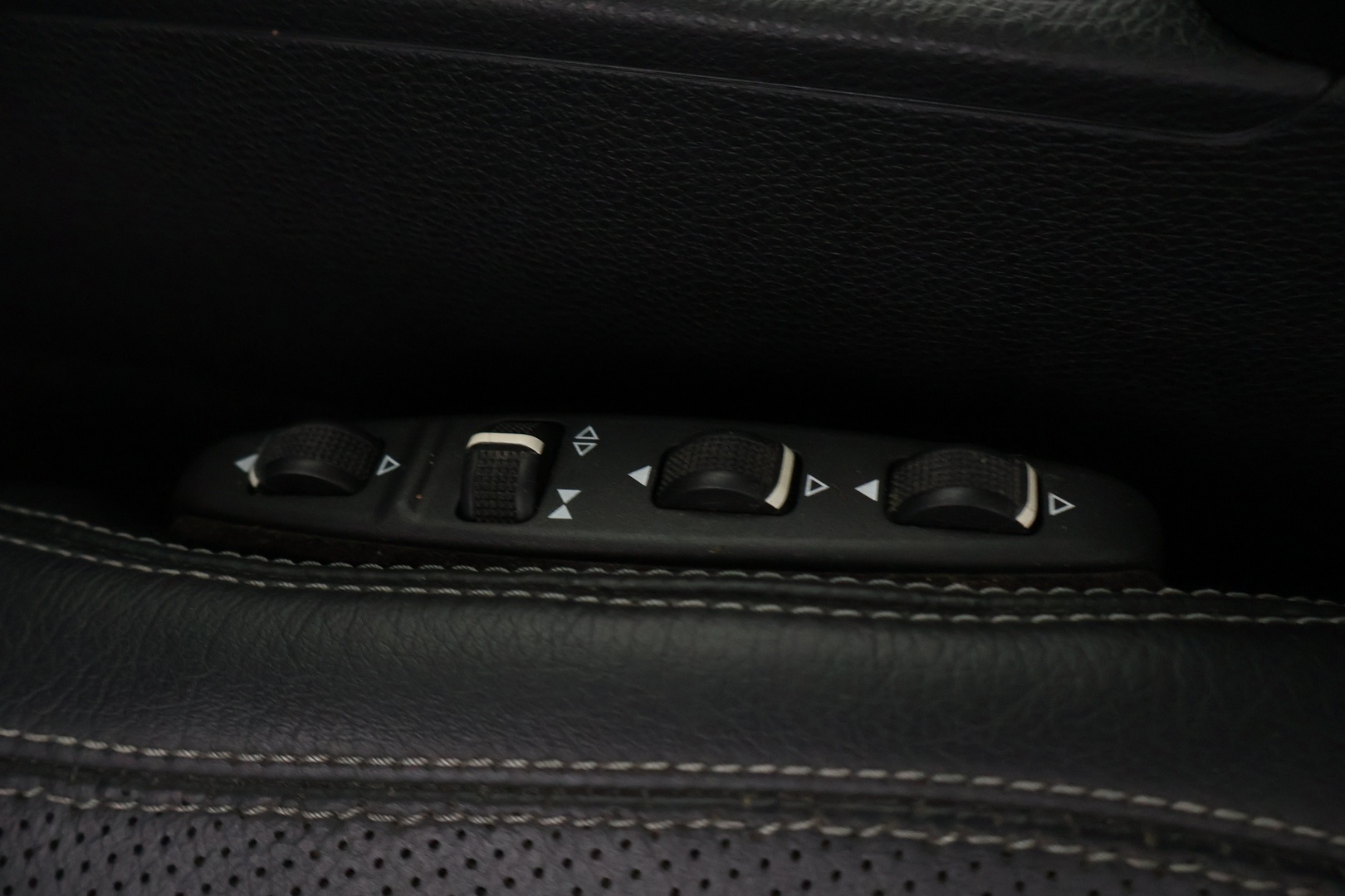 MERCEDES-BENZ E 2012