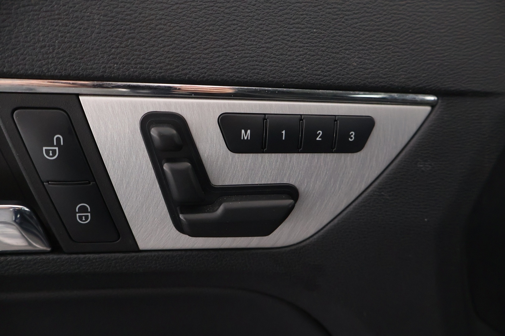 MERCEDES-BENZ E 2012