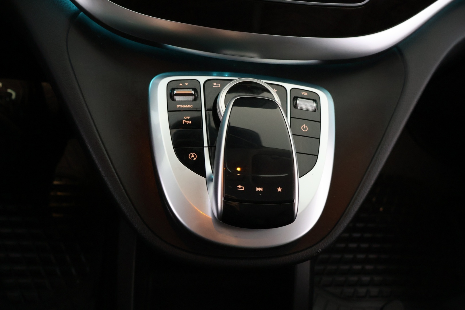 MERCEDES-BENZ V 2018