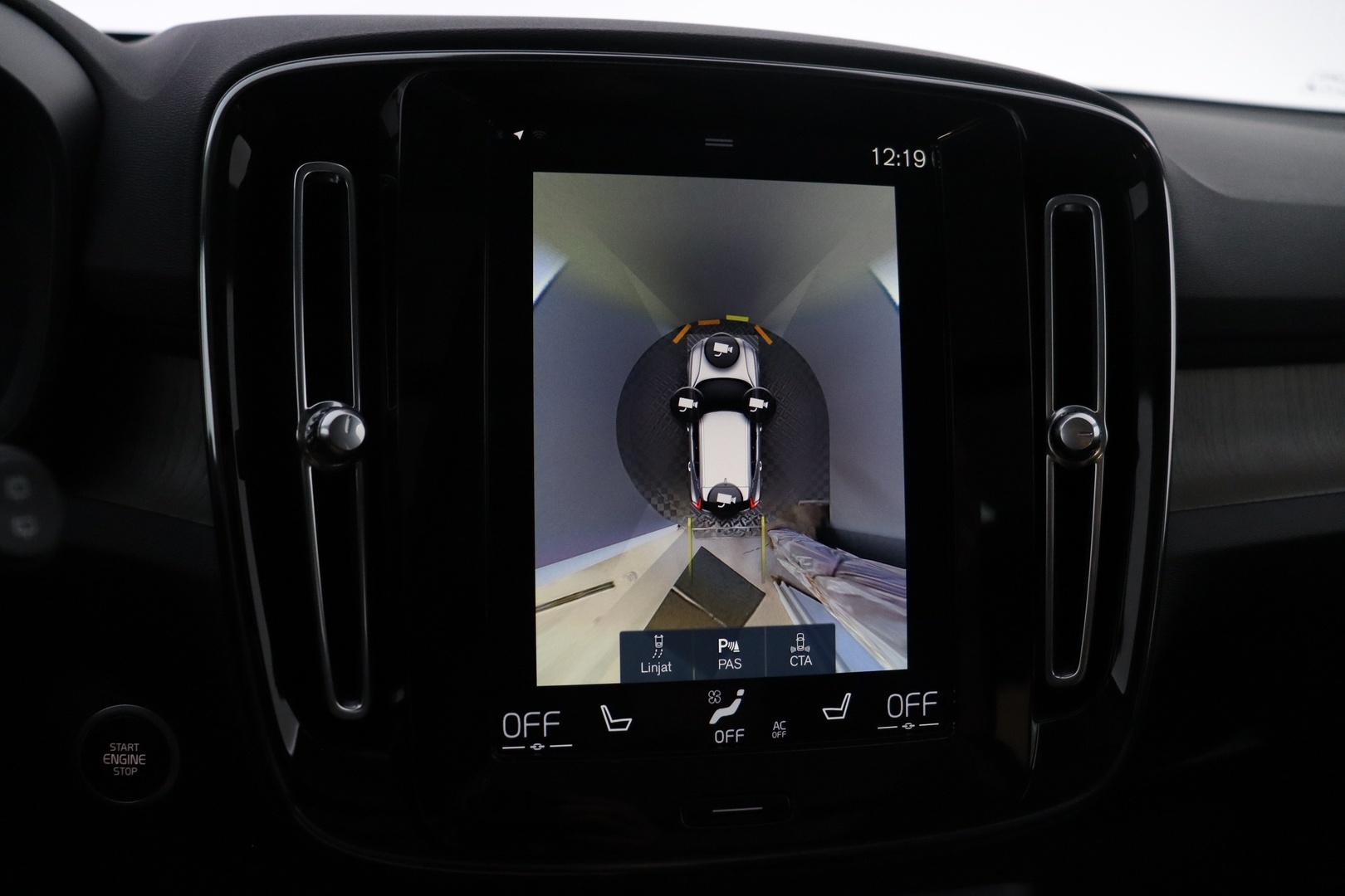 VOLVO XC40 2021
