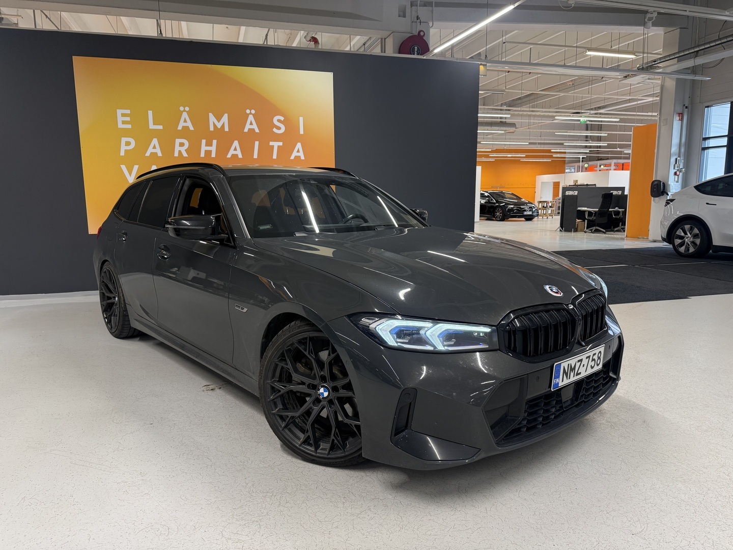 BMW 330 2023