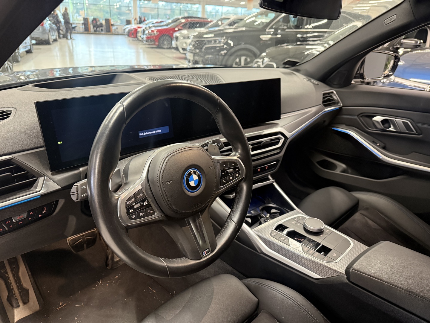BMW 330 2023