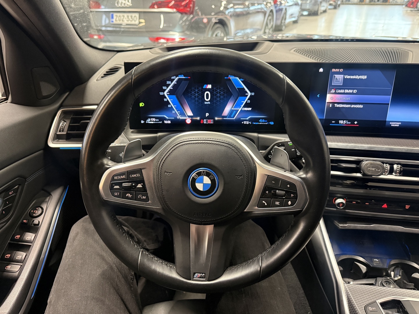 BMW 330 2023