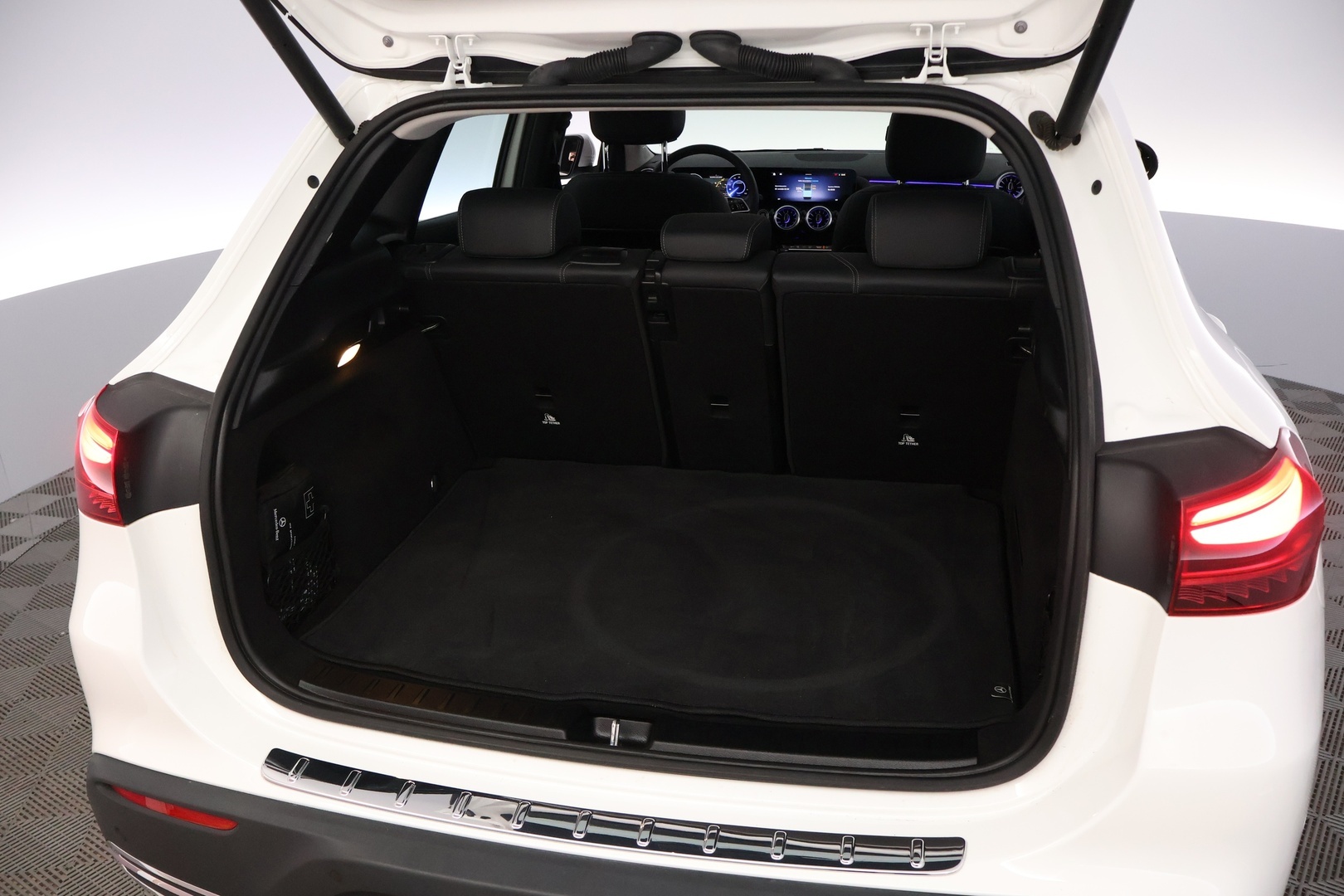 MERCEDES-BENZ EQA 2025