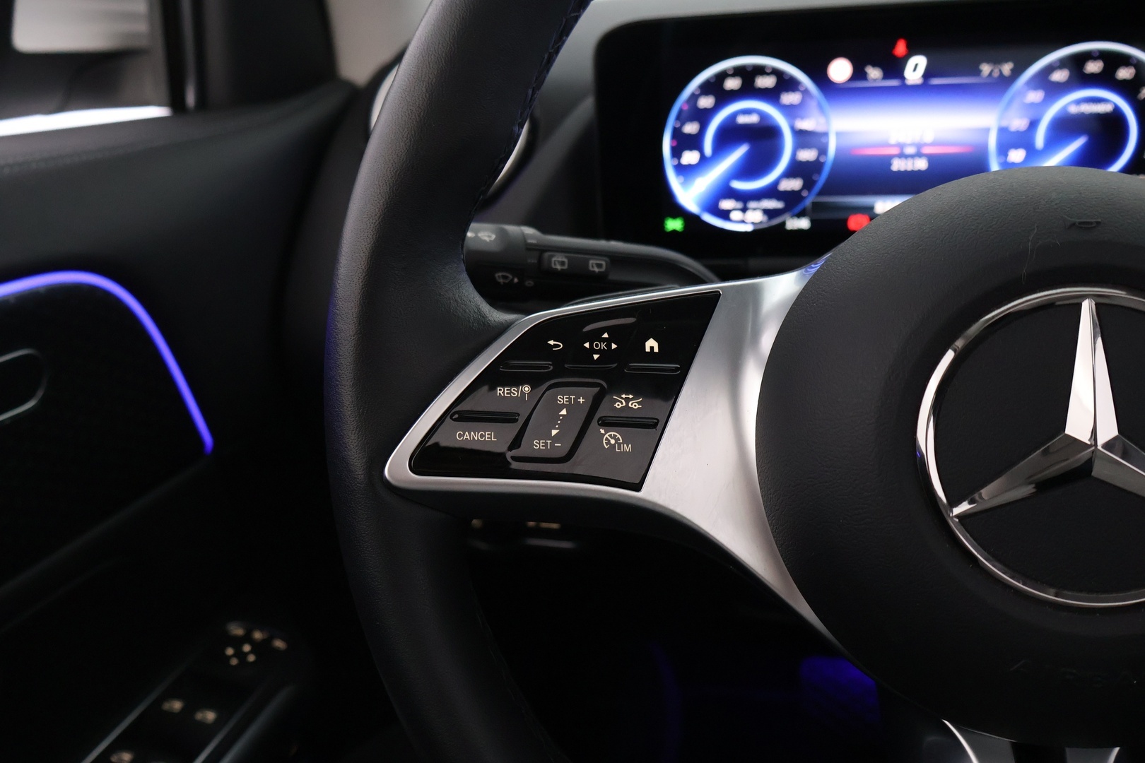 MERCEDES-BENZ EQA 2025