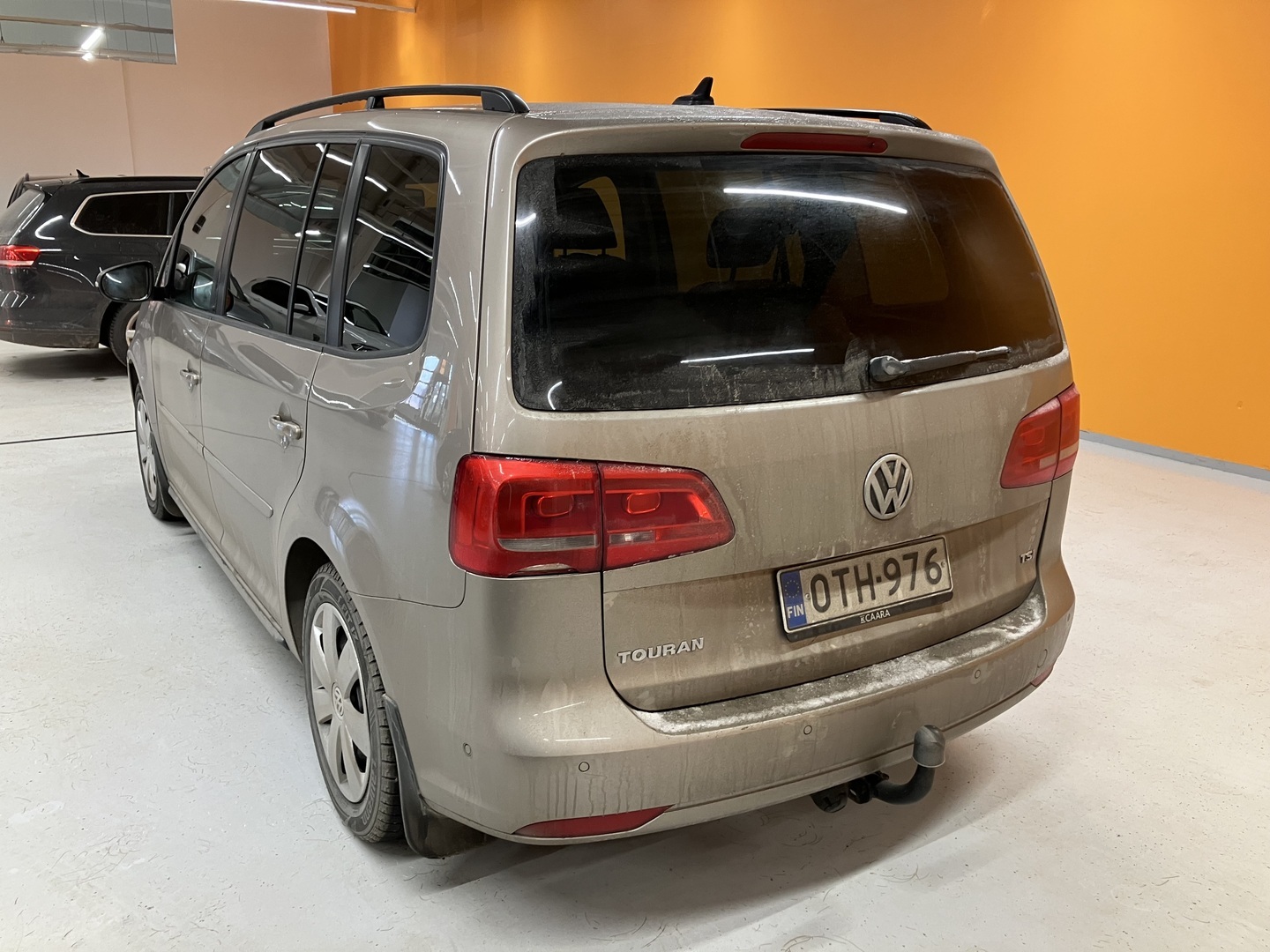 VOLKSWAGEN Touran 2012