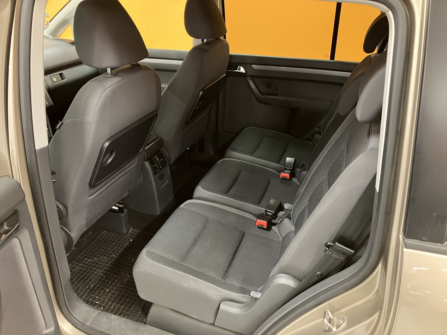 VOLKSWAGEN Touran 2012