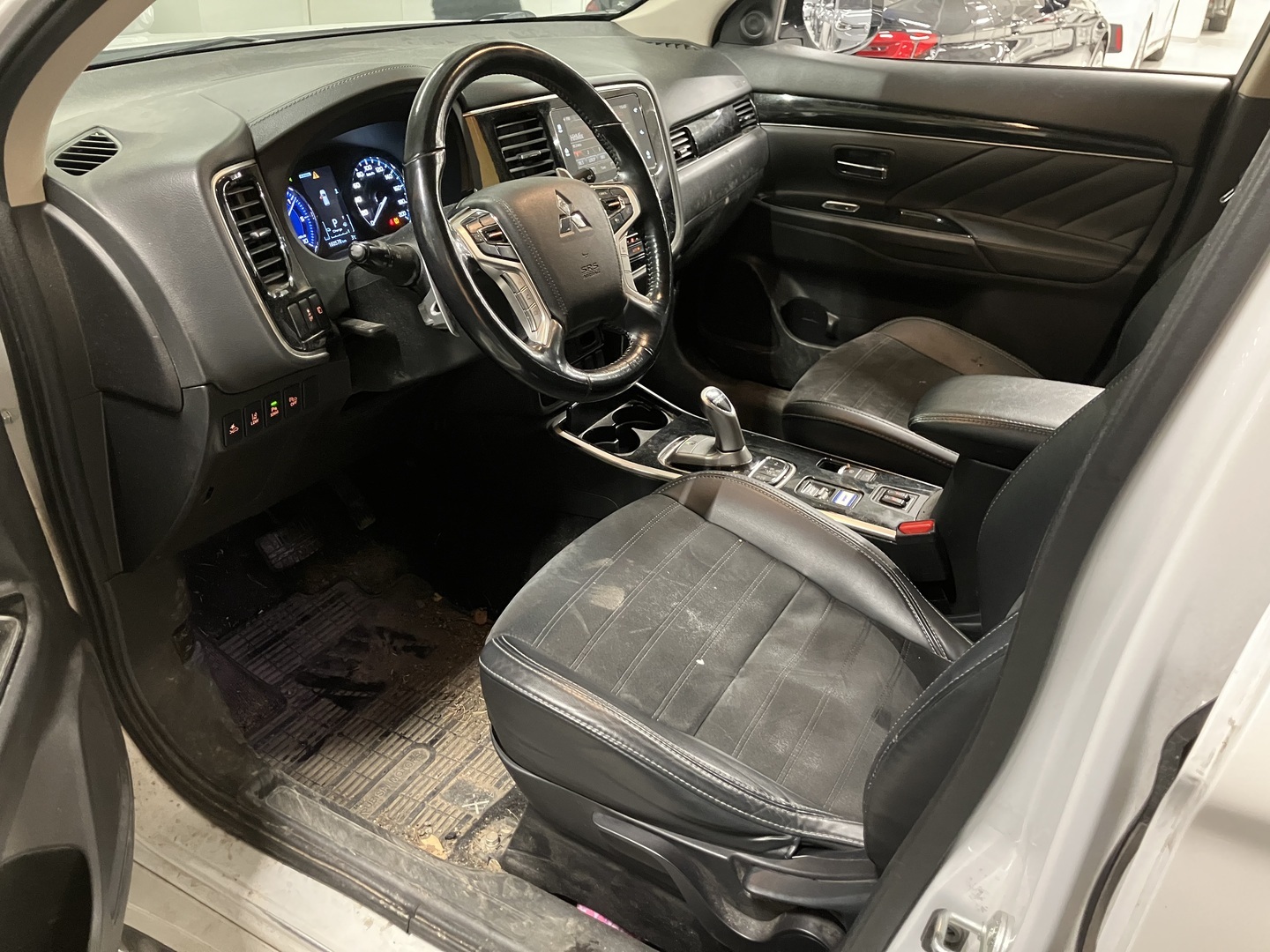 MITSUBISHI Outlander 2019