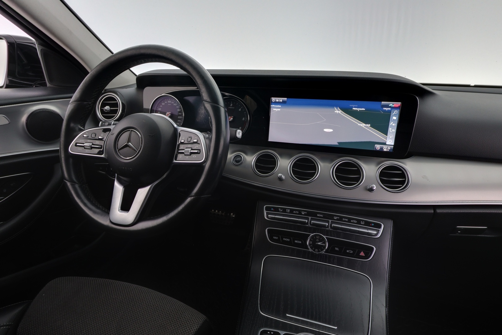 MERCEDES-BENZ E 2019