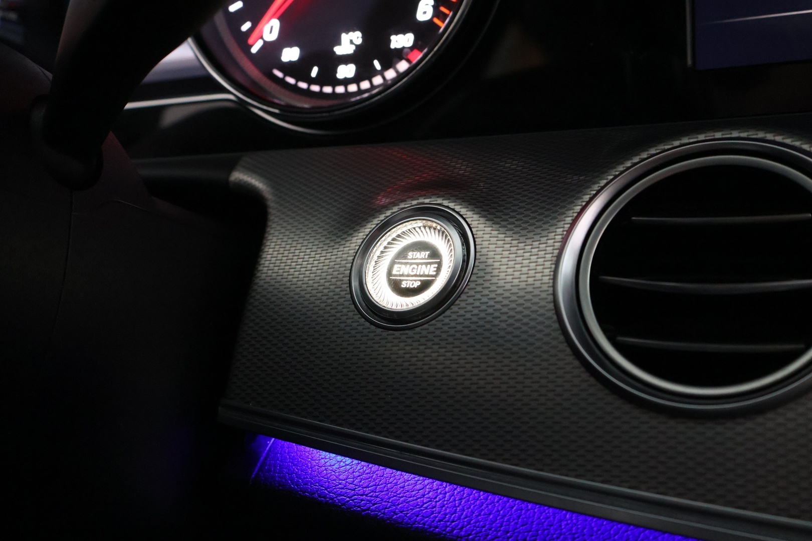 MERCEDES-BENZ E 2019