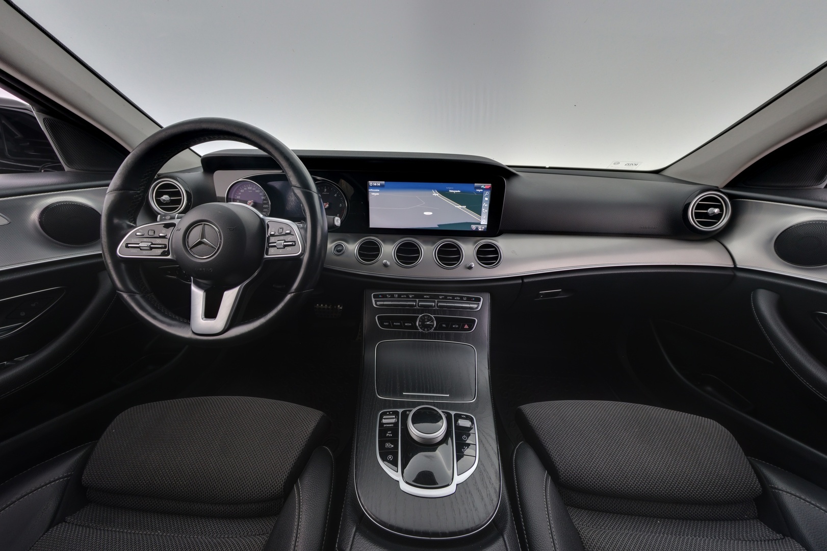 MERCEDES-BENZ E 2019