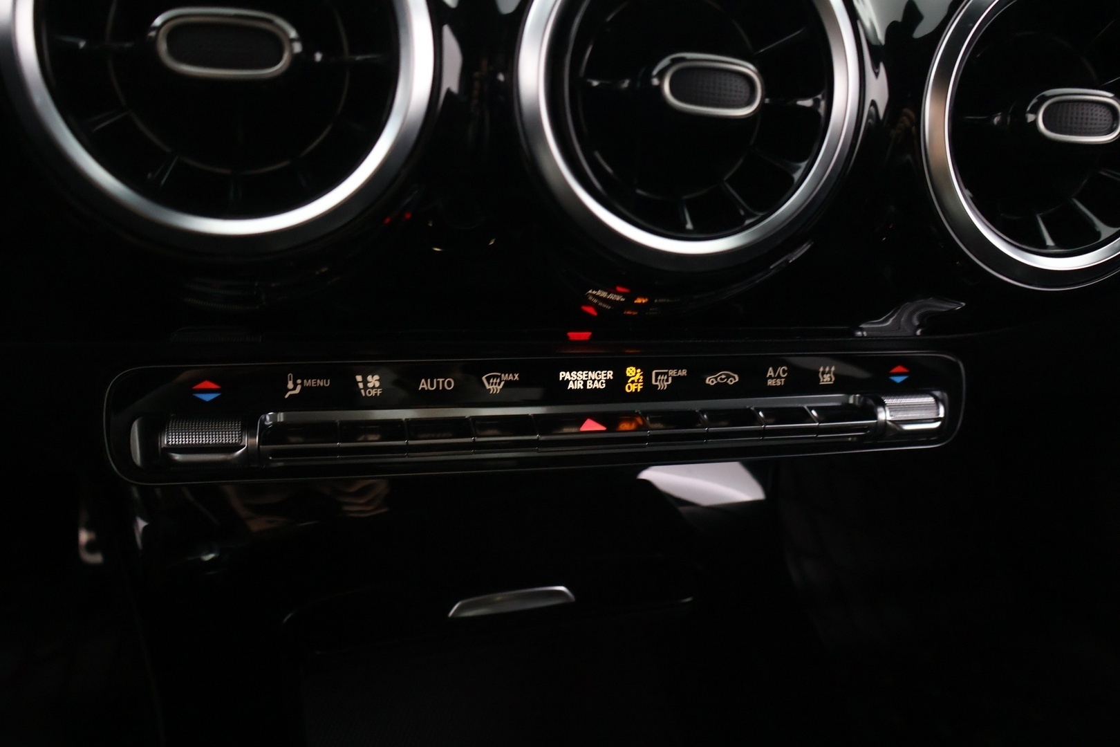 MERCEDES-BENZ A 2021