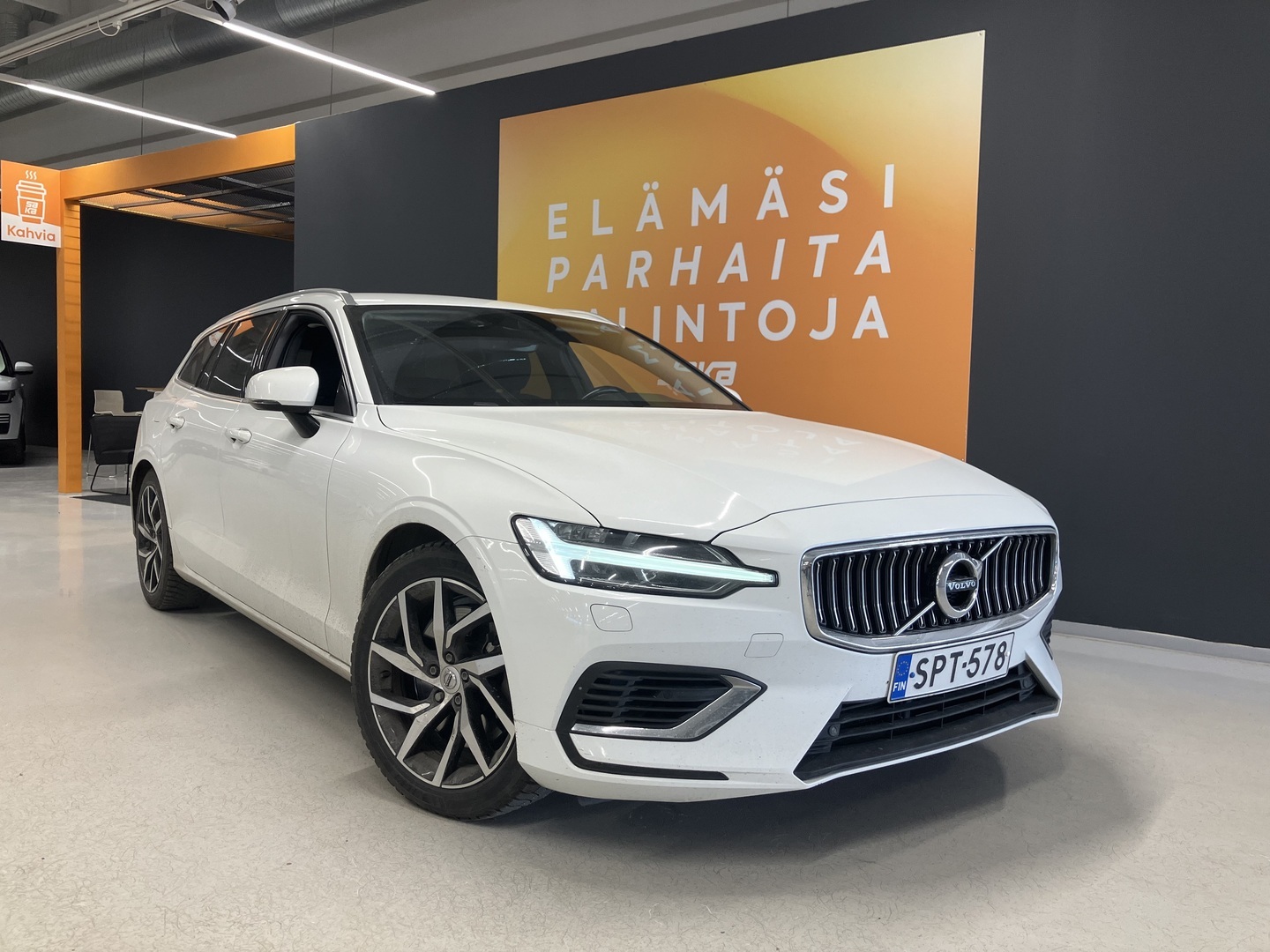 VOLVO V60 2021