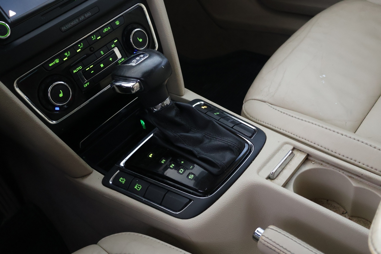 SKODA Superb 2010