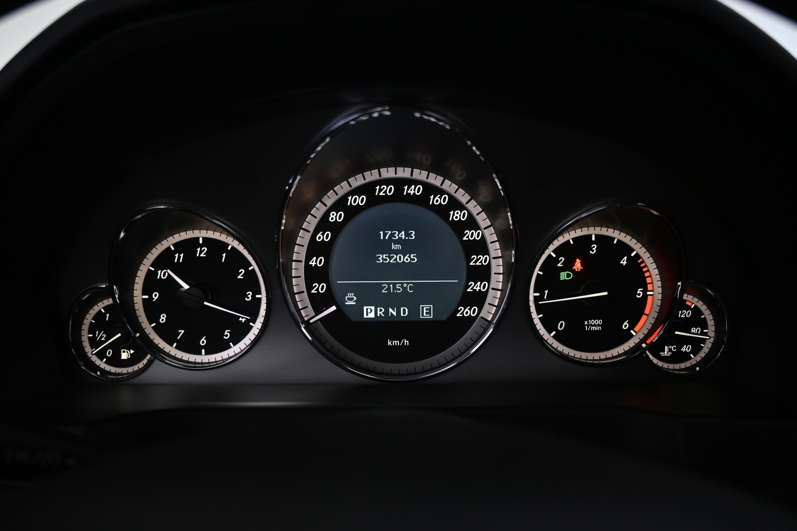 MERCEDES-BENZ E 2011