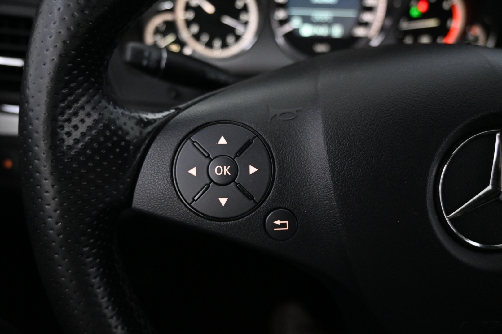 MERCEDES-BENZ E 2011