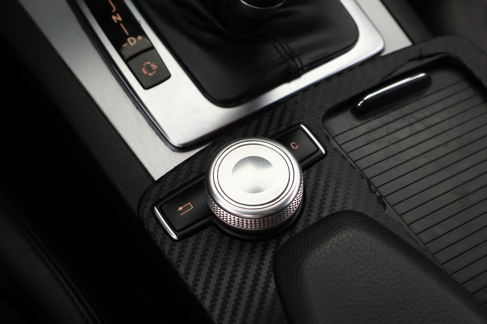 MERCEDES-BENZ E 2011