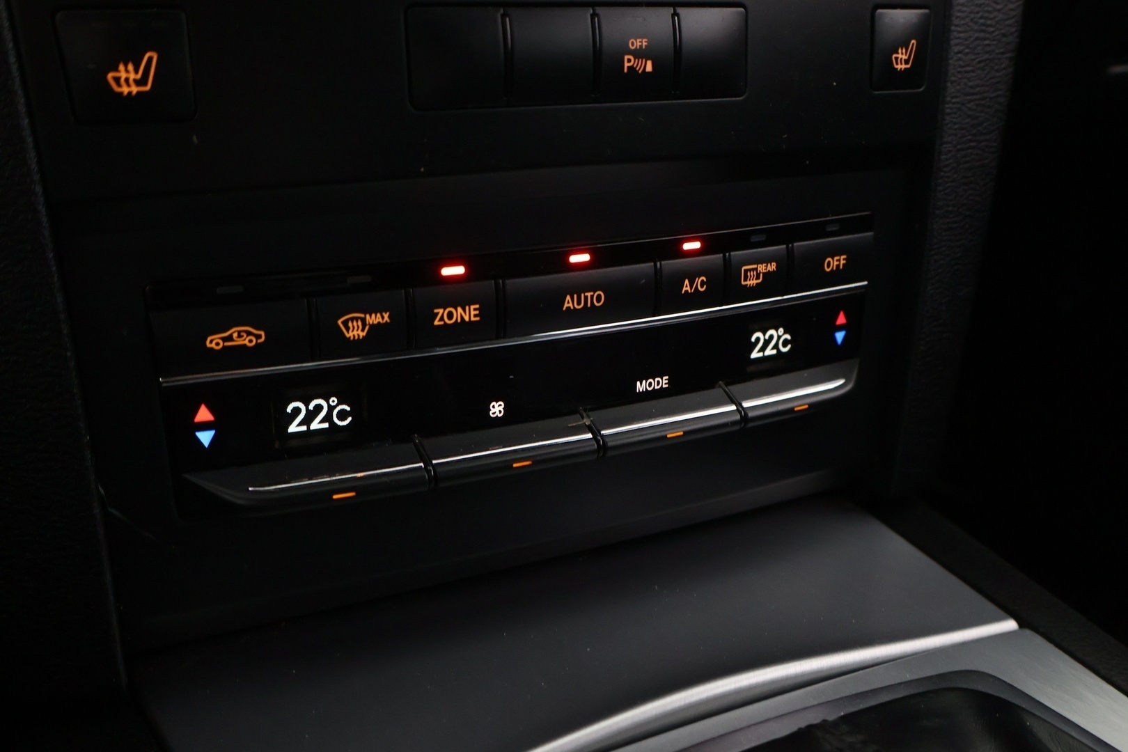 MERCEDES-BENZ E 2011