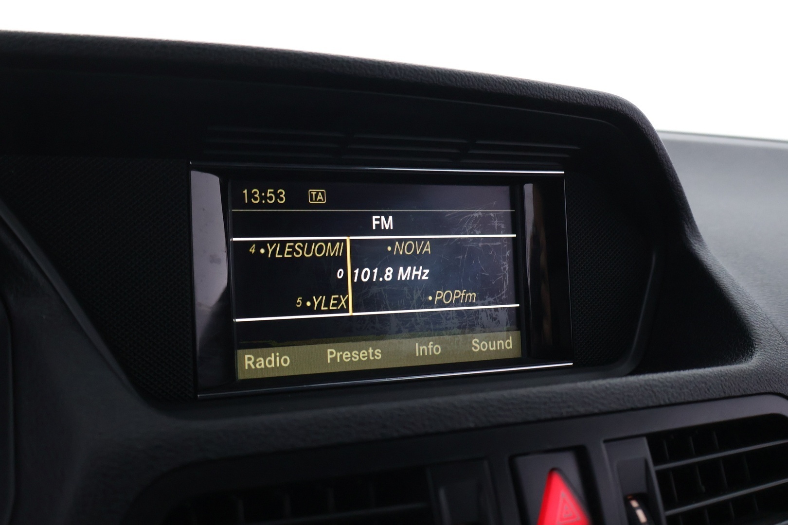 MERCEDES-BENZ E 2011