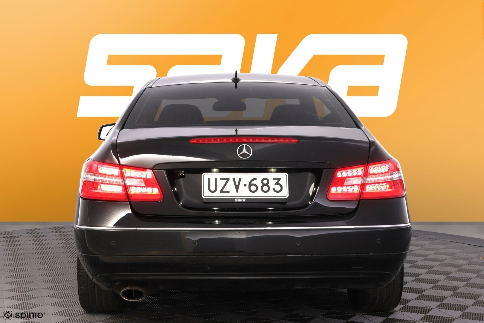 MERCEDES-BENZ E 2011