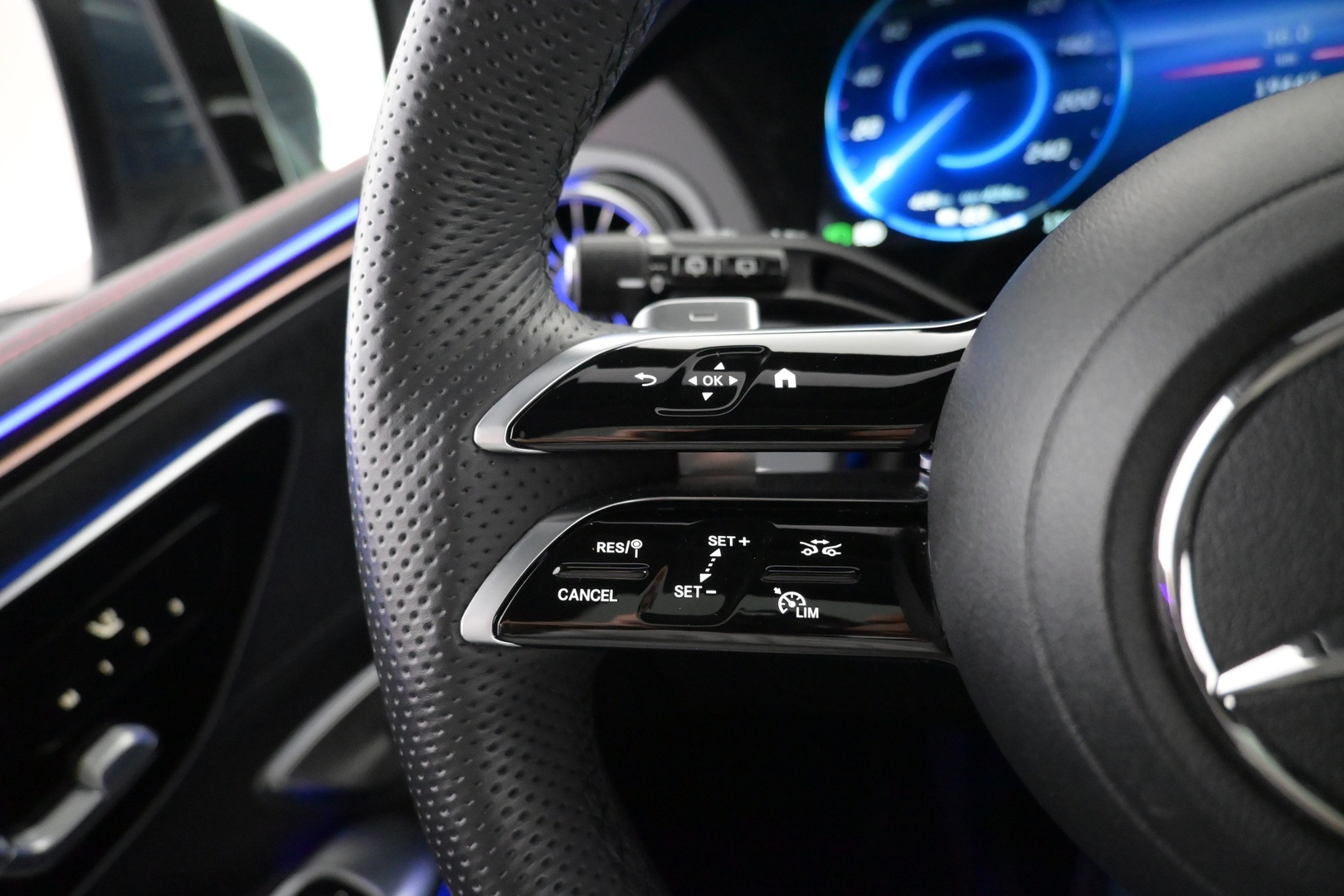 MERCEDES-BENZ EQE SUV 2024