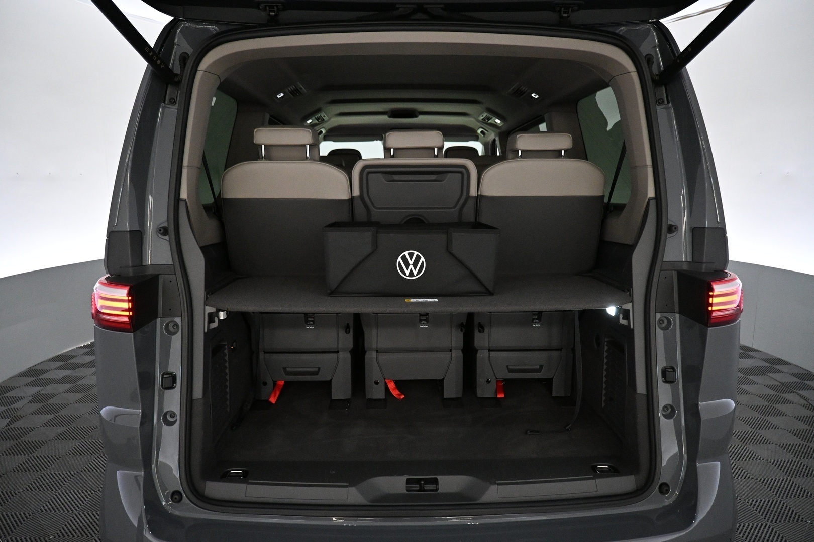 VOLKSWAGEN Multivan 2026