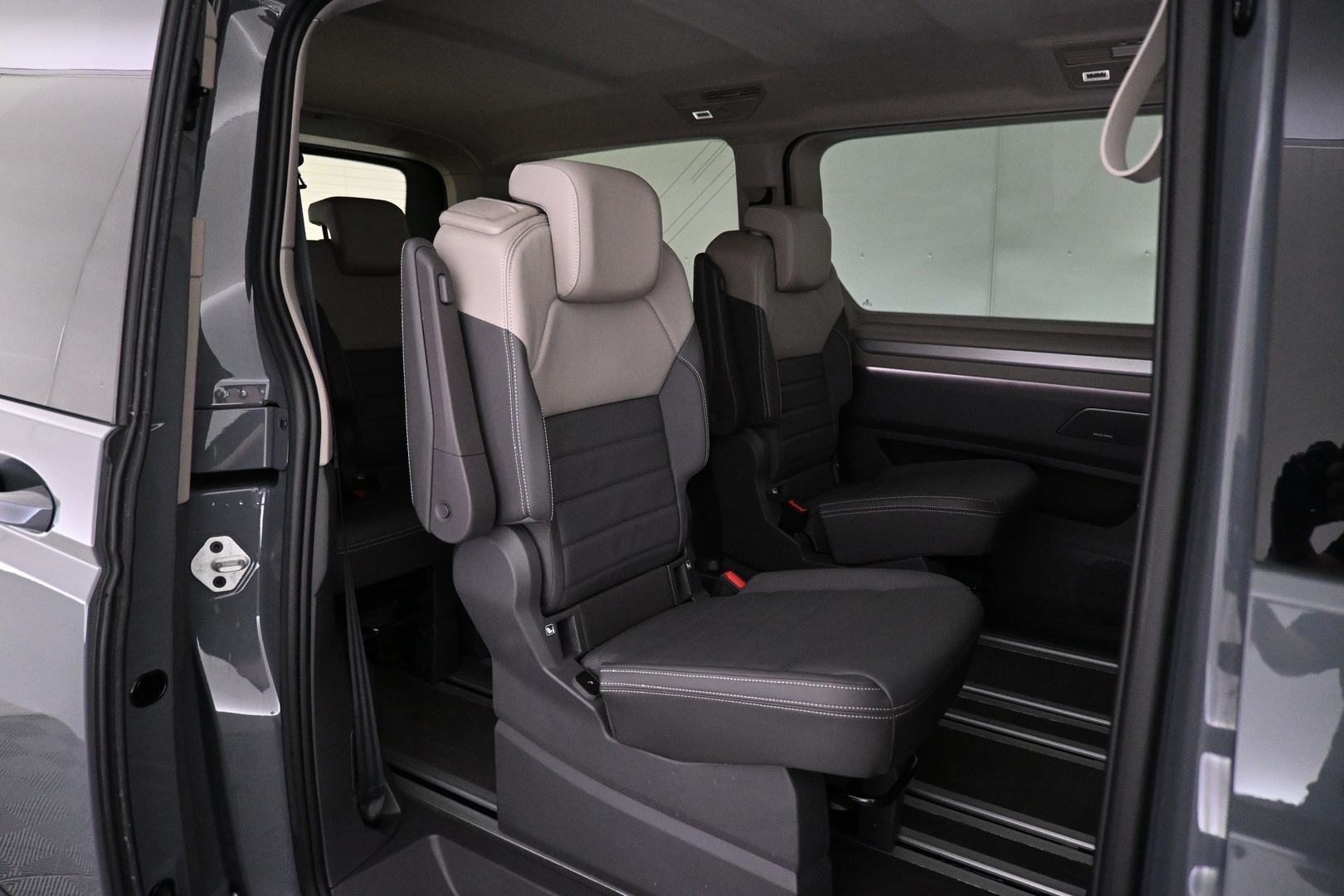 VOLKSWAGEN Multivan 2026