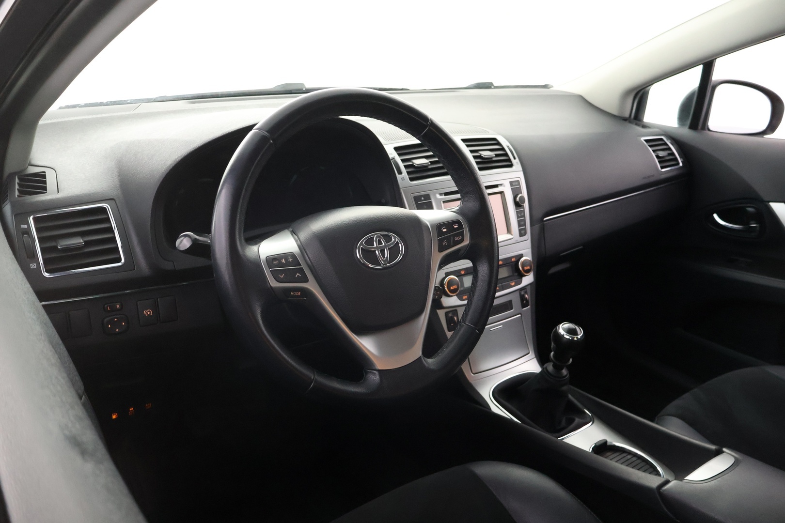 TOYOTA Avensis 2014