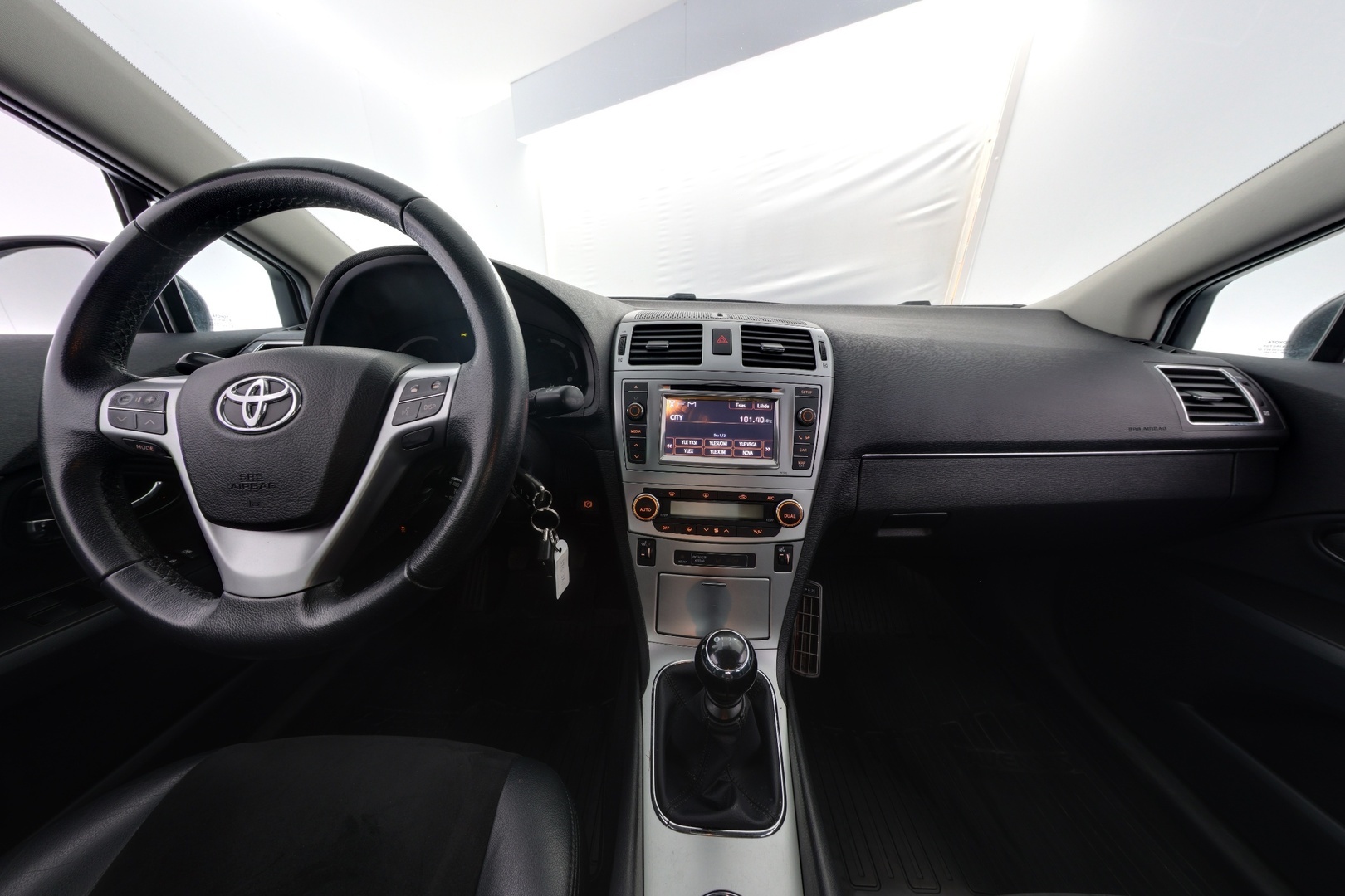 TOYOTA Avensis 2014
